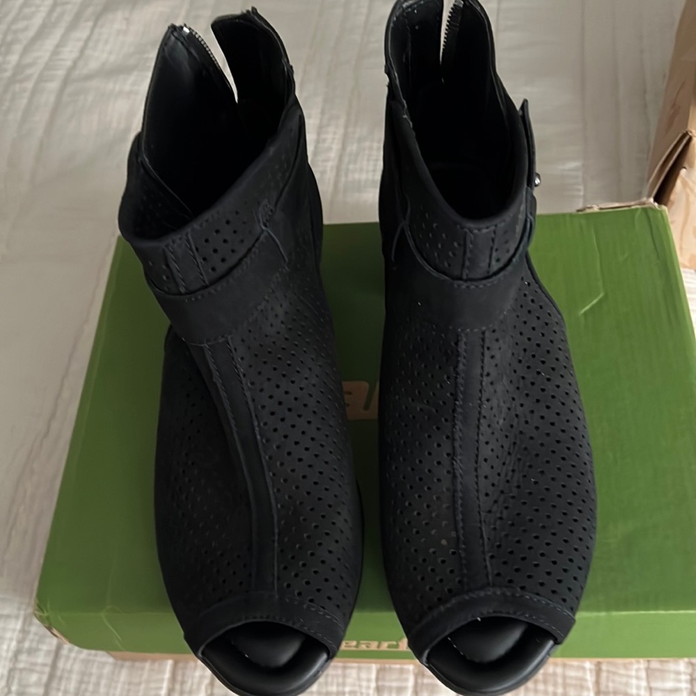 These are earth intrepid shooties.